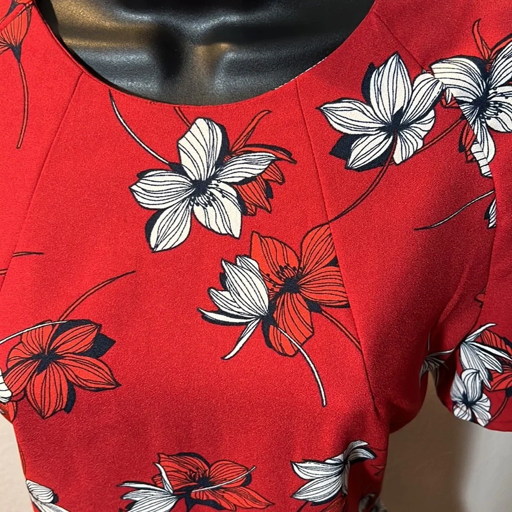 SOLD Banana Republic Red Floral Semi Bell Sleeve A-Line Dress Curved Hem - Picture 6 of 12